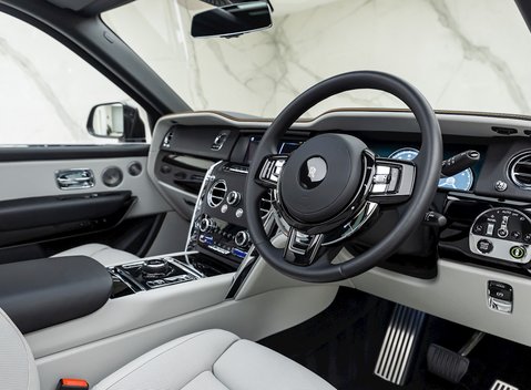 Rolls-Royce Cullinan 9