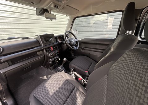 Suzuki Jimny SZ4 12