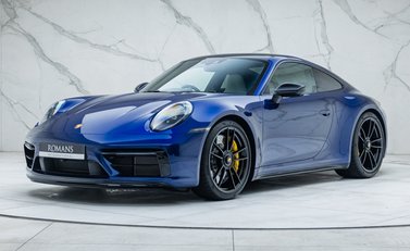 Porsche 911 Carrera GTS (992) 1