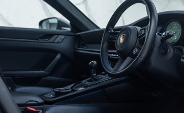 Porsche 911 GT3 TOURING (992) 14