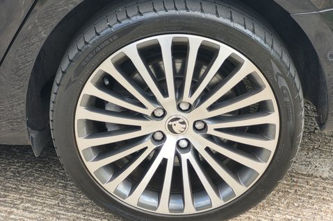 Skoda Superb LAURIN AND KLEMENT V6 DSG 52