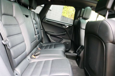 Porsche Macan 2.9 Macan S Semi-Auto 4WD 5dr 35