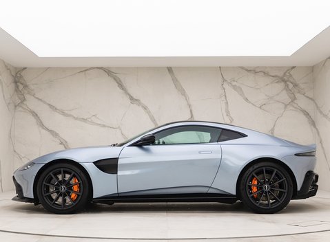 Aston Martin V8 Vantage 2