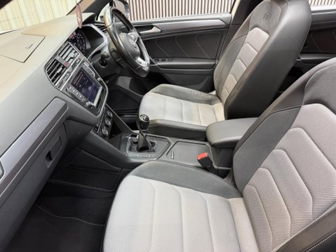Volkswagen Tiguan 2.0 TDI BlueMotion Tech R-Line Euro 6 (s/s) 5dr 54