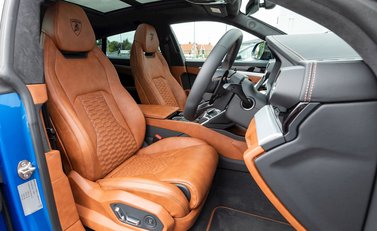 Lamborghini Urus 12