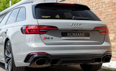 Audi RS4 Avant 26