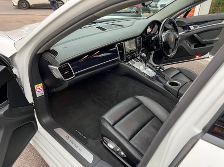 Porsche Panamera 3.0D V6 Hatchback 5dr Diesel TiptronicS Euro 5 (s/s) (300 ps) 37