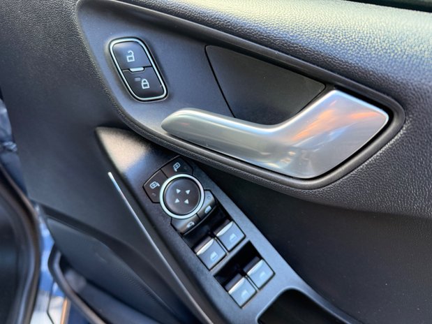 Ford Fiesta ACTIVE EDITION 18