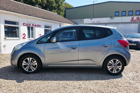 Kia Venga 3.. AUTOMATIC.. 1 PREVIOUS KEEPER.. 7 MAIN DEALER SERVICES.. STUNNING 7