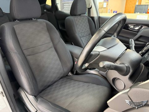 Nissan Qashqai 1.2 DIG-T N-Connecta 2WD Euro 6 (s/s) 5dr 84