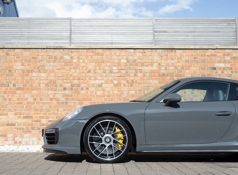 Porsche 911 (991.2) Turbo S 28