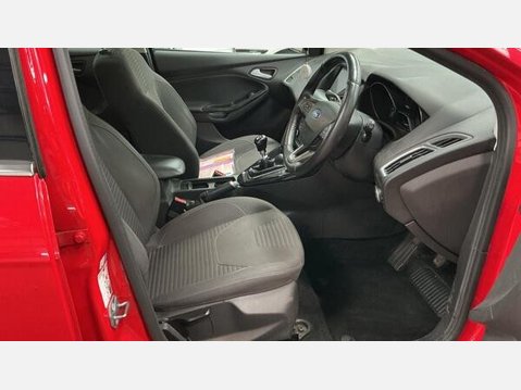 Ford Focus 1.0T EcoBoost Titanium Euro 6 (s/s) 5dr 5