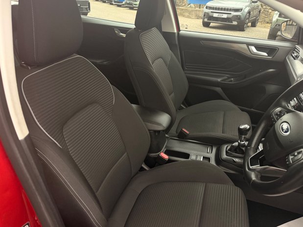 Ford Focus TITANIUM EDITION MHEV 15