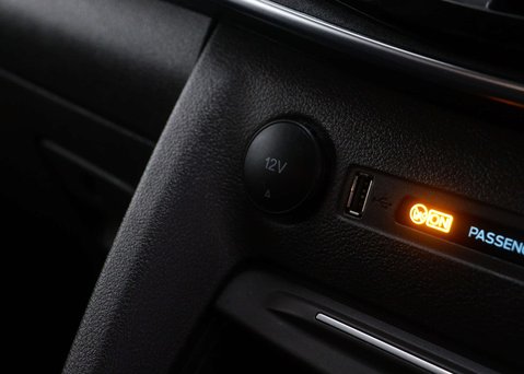 Ford Tourneo Custom 2.0 Tourneo Custom 320 Titanium EcoBlue Auto L2 4dr 20