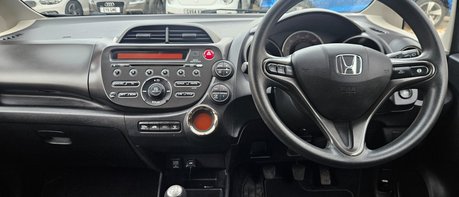 Honda Jazz I-VTEC ES..12 SERVICES LAST ONE @75K .. BEST COLOUR !!.. 1 PREVIOUS KEEPER  1