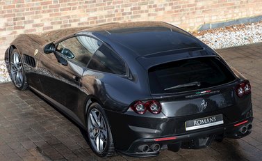 Ferrari GTC4 Lusso 9