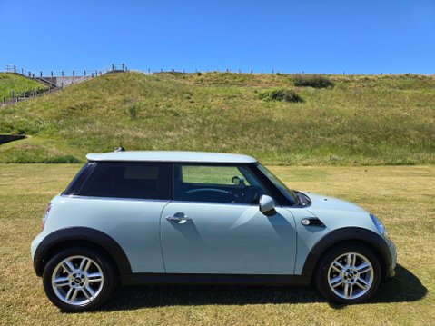 Mini Hatch 1.6 Cooper Steptronic Euro 5 3dr 12