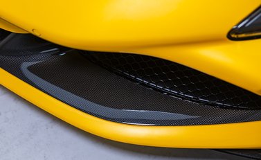 Ferrari F8 SPIDER 42