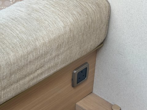 Bessacarr E 5 Berth | 4 Belts | Dinette | Rear Kitchen| Side Bathroom | Vanlux 25