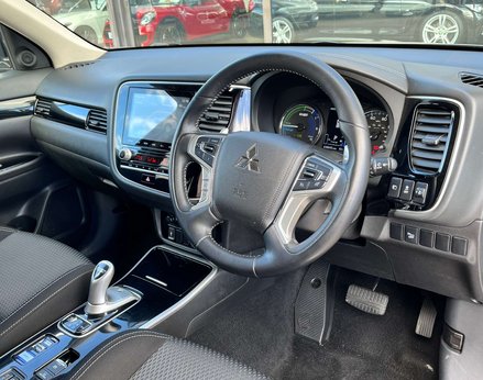 Mitsubishi Outlander 2.4 Outlander Design PHEV CVT 4WD 5dr 18