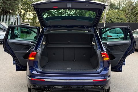 Volkswagen Tiguan R LINE TSI BMT 4MOTION DSG -RARE LEATHER INTERIOR -CAMERA -APPLE CARPLAY  22