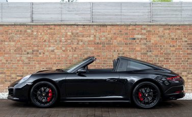 Porsche 911 Targa 4 GTS (991.2) 2