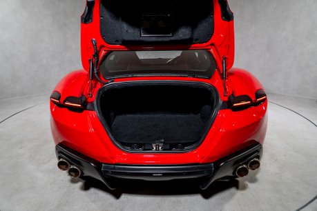 Ferrari Roma WARRANTY. PASSENGER DISPLAY. CARBON STEERING WHEEL. MAGNERIDE SUSPENSION. 53