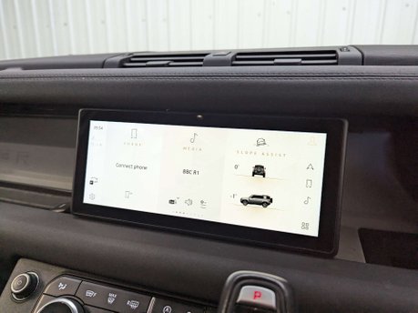 Land Rover Defender 2.0 Defender SE D Auto 4WD 5dr 86