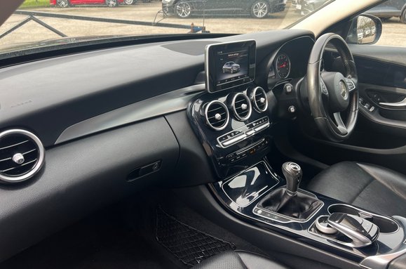 Mercedes-Benz C Class C200 SE PETROL 4 Door 27