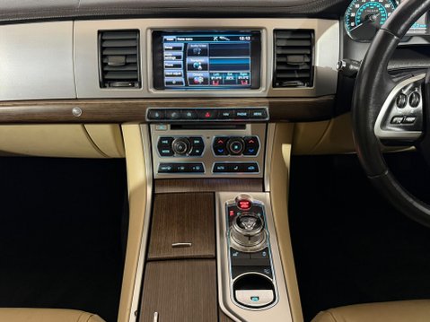 Jaguar XF D LUXURY 14