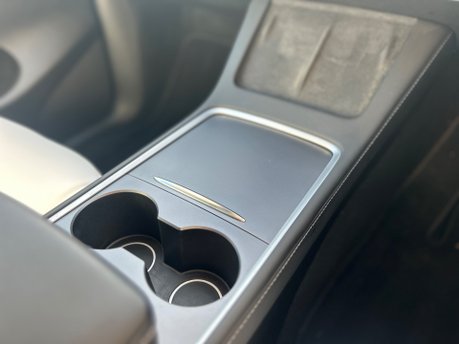 Tesla Model Y LONG RANGE AWD 33