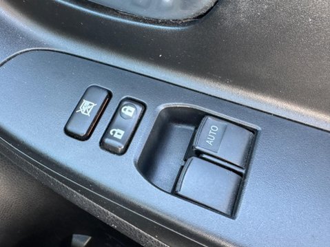 Toyota Yaris 1.5 VVT-i Icon Tech Euro 6 5dr 27