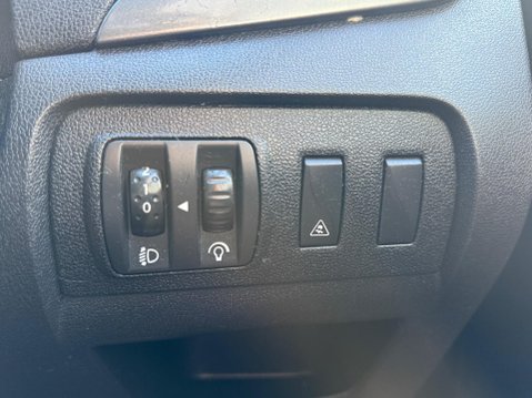 Renault Scenic 1.6 VVT Dynamique Euro 5 5dr 15