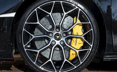 Lamborghini Huracan LP640-4 EVO 10