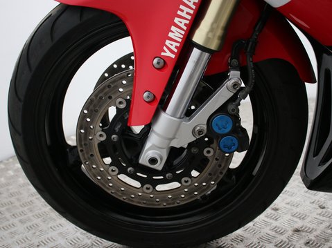 Yamaha R1 YZF R1 24