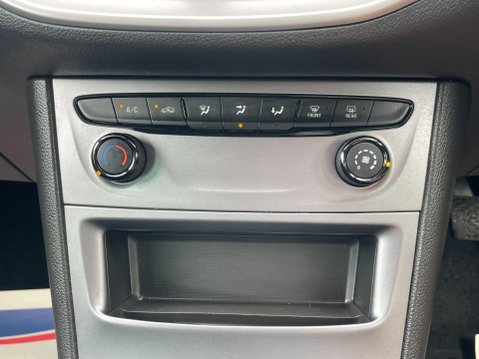 Vauxhall Astra 1.5 Turbo D Business Edition Nav Euro 6 (s/s) 5dr 28