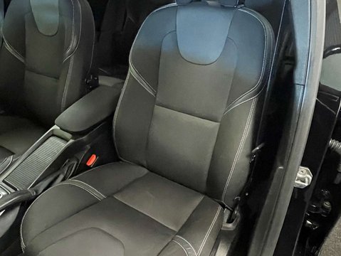 Volvo V40 1.5 V40 Momentum Nav+ T2 Auto 5dr 40