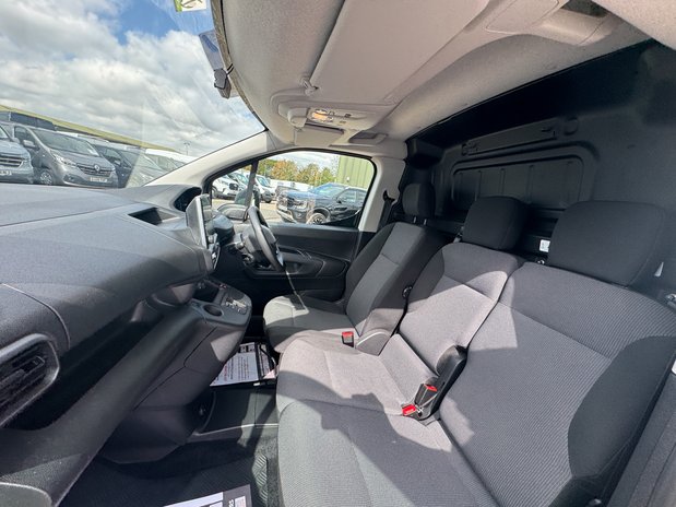 Peugeot e-Partner AUTO 50Kwh [SOLD KH] SWB L1H1 LR Professional Premium Plus Air Con Sensors 13