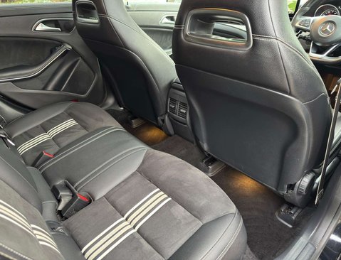 Mercedes-Benz CLA Class 2.1 CLA 220 WhiteArt D Auto 5dr 34