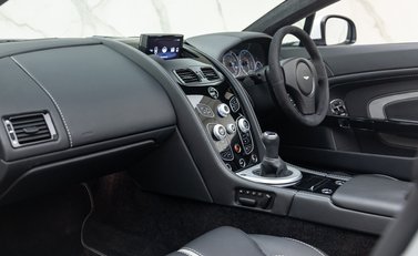 Aston Martin V12 Vantage S ROADSTER 21