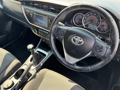 Toyota Auris 1.4 D-4D Icon Touring Sports Euro 5 (s/s) 5dr 2