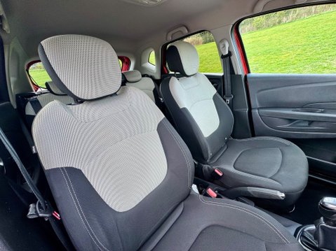 Renault Captur ICONIC TCE 15