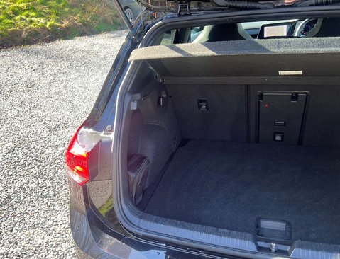 Volkswagen Golf 2.0 Golf R-Line TDI Semi-Auto 5dr 50