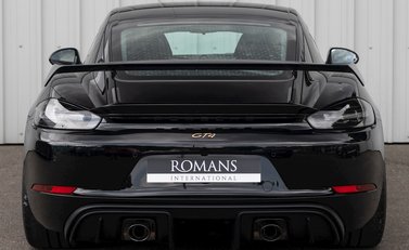 Porsche 718 Cayman GT4 5