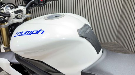Triumph Street Triple 2013 ONLY 13K STUNNING EXAMPLE NEW MOT WARRANTY 20
