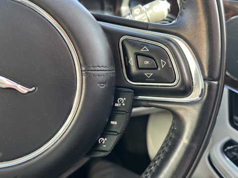 Jaguar XJ 3.0d V6 Premium Luxury 4dr Auto 24