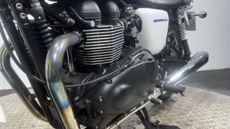 Triumph Bonneville 2014 T100 GREAT CONDITION ONLY 7K ICONIC MODERN CLASSIC 865CC 8