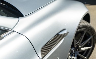 Aston Martin V12 Vantage S ROADSTER 5