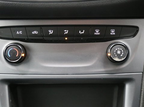 Vauxhall Astra 1.6 CDTi BlueInjection Design Sports Tourer Euro 6 (s/s) 5dr 18