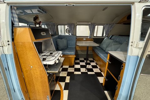 Volkswagen Transporter CARAVAN 18